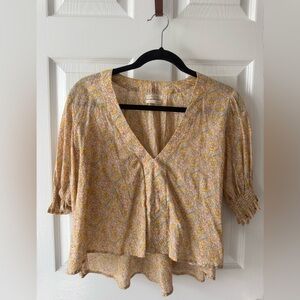 Urban Outfitters Floral V-Neck Front Cropped Top(oversized look)